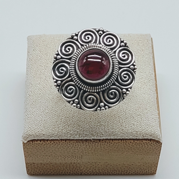 Vintage Sterling Silver Red Garnet Cocktail Ring - Picture 3 of 11